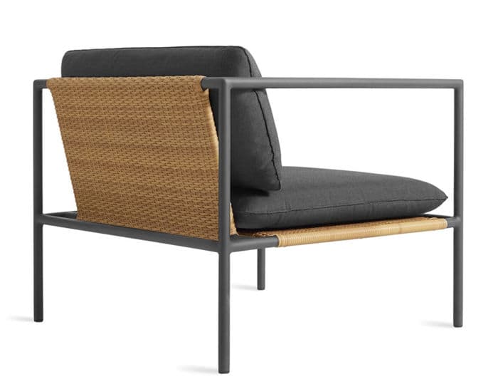 dog days outdoor lounge chair