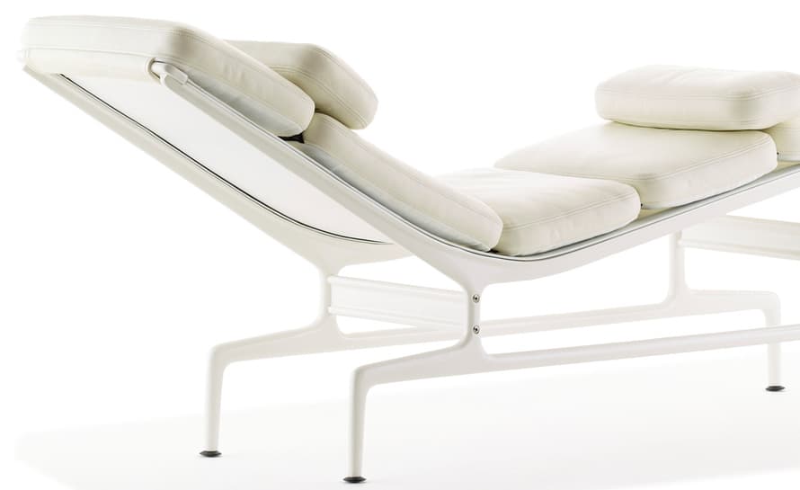 eames&reg; chaise