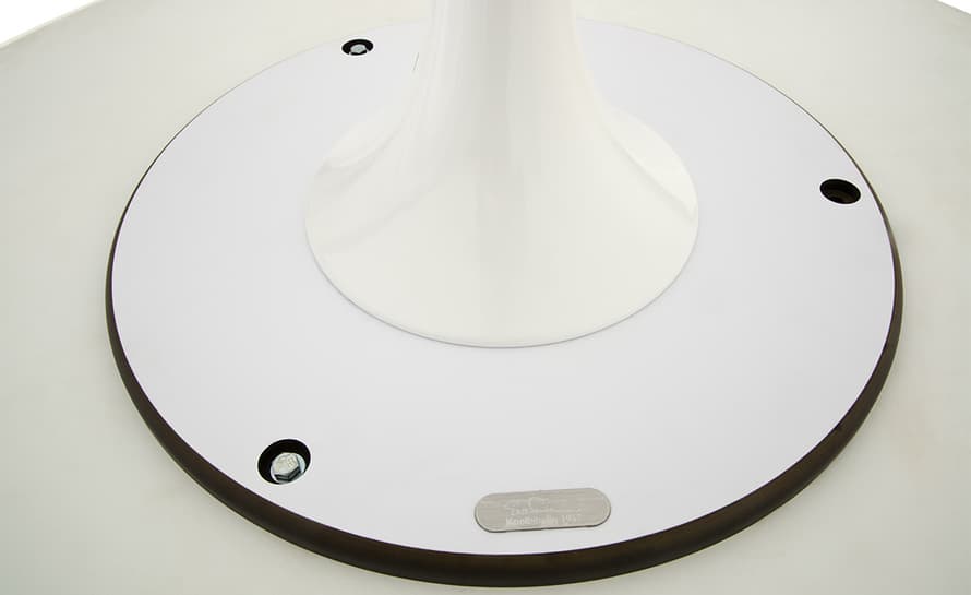 saarinen outdoor round dining table