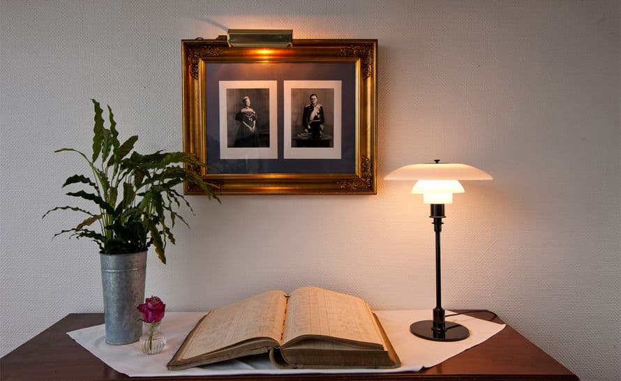 ph 3/2 table lamp