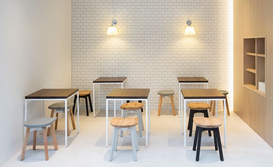 su small stool with wood seat
