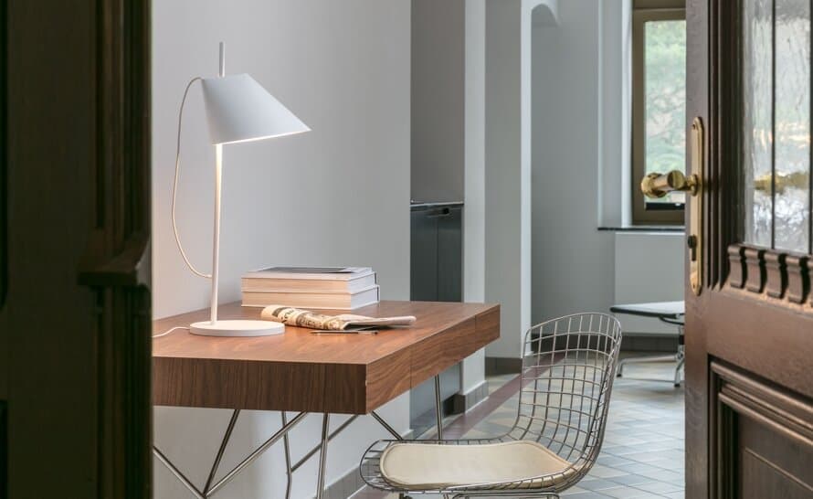 yuh table lamp
