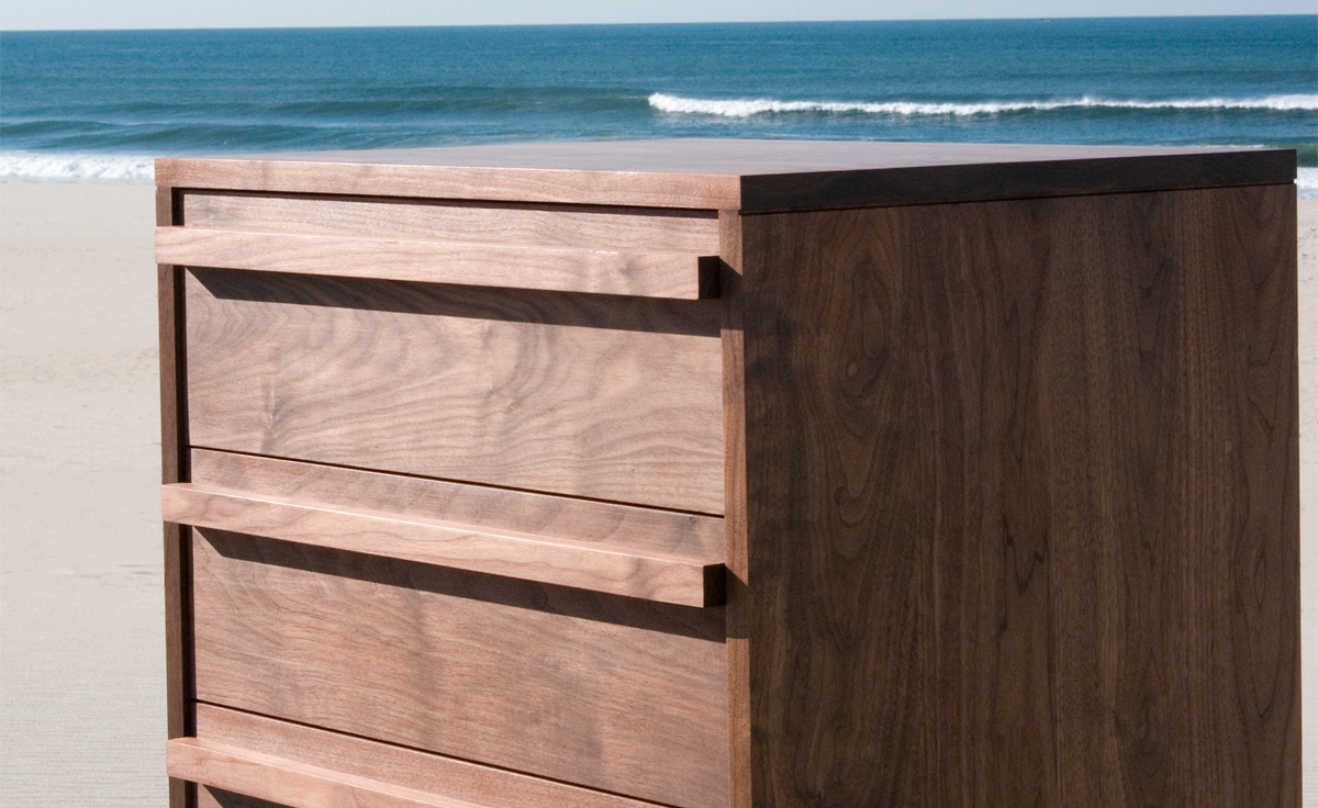 007 atlantico tall chest