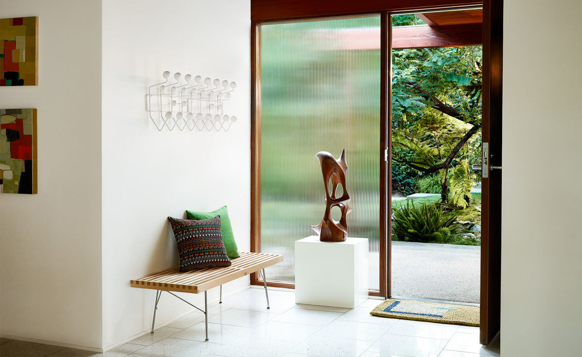 george nelson™ platform bench with metal base