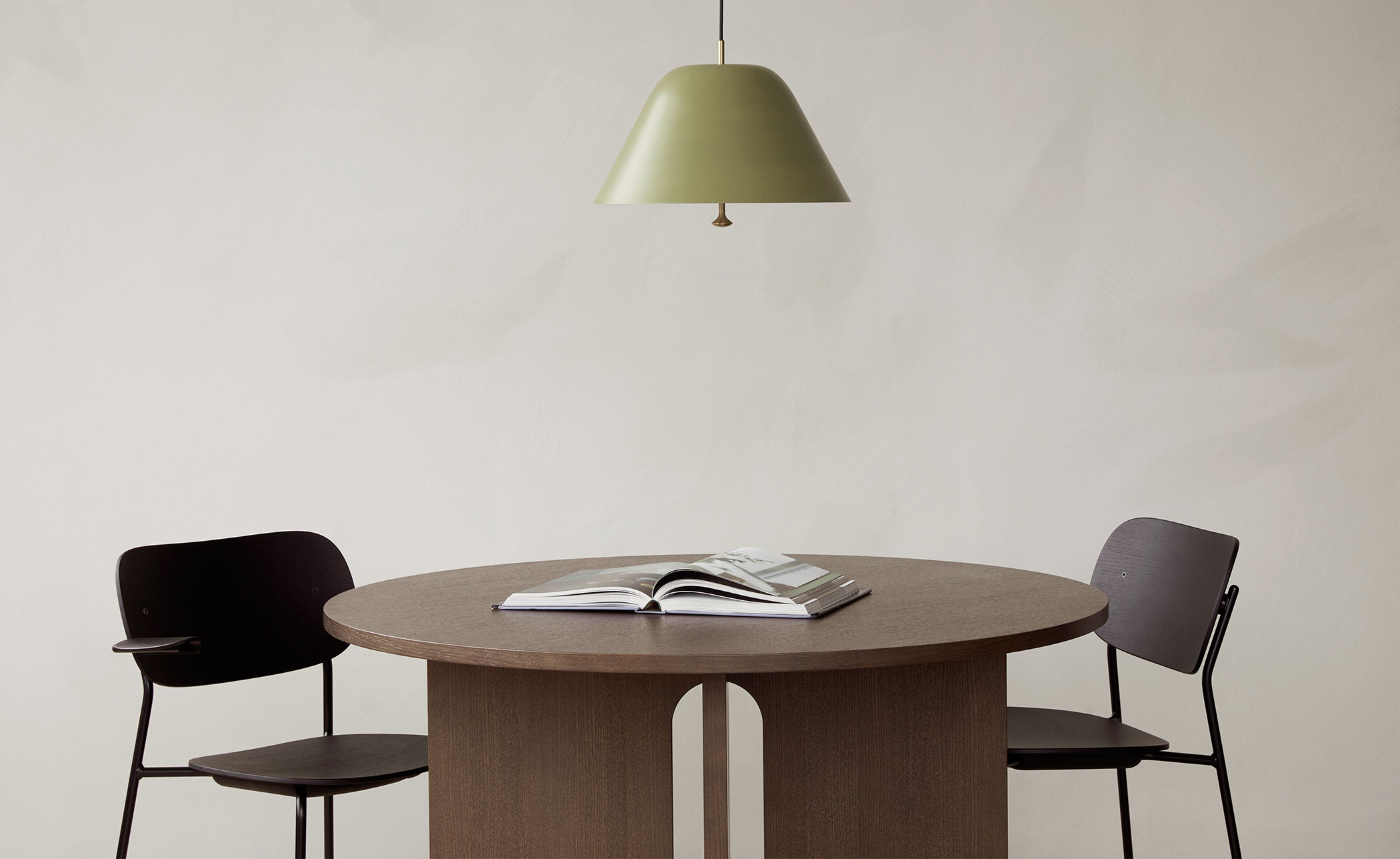 Androgyne Round Dining Table