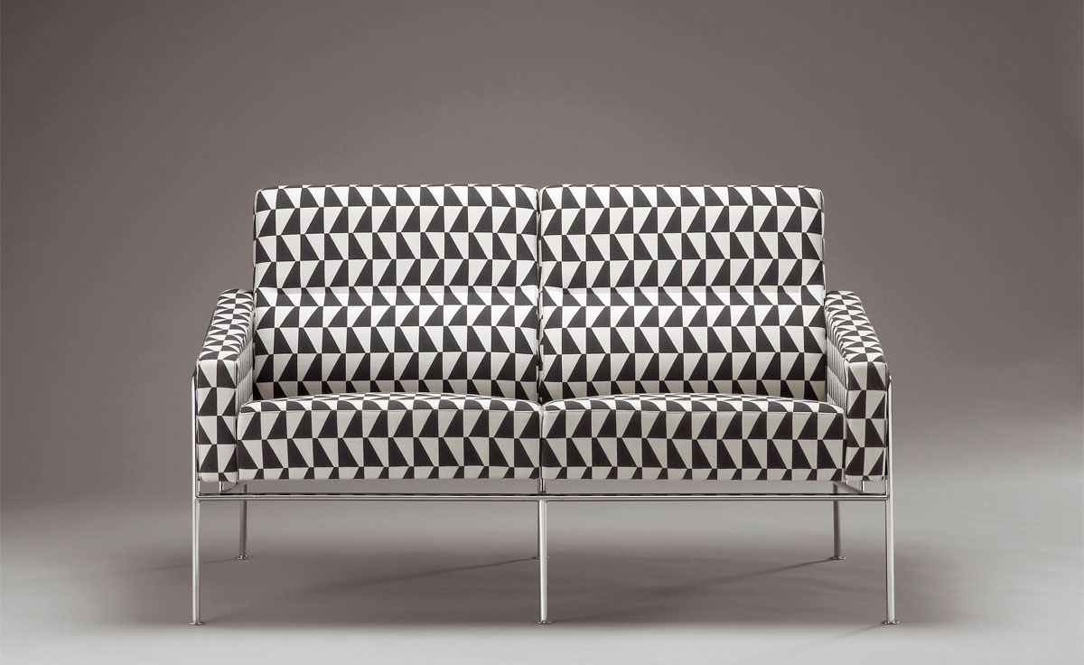 arne jacobsen series 3300 2 seat sofa