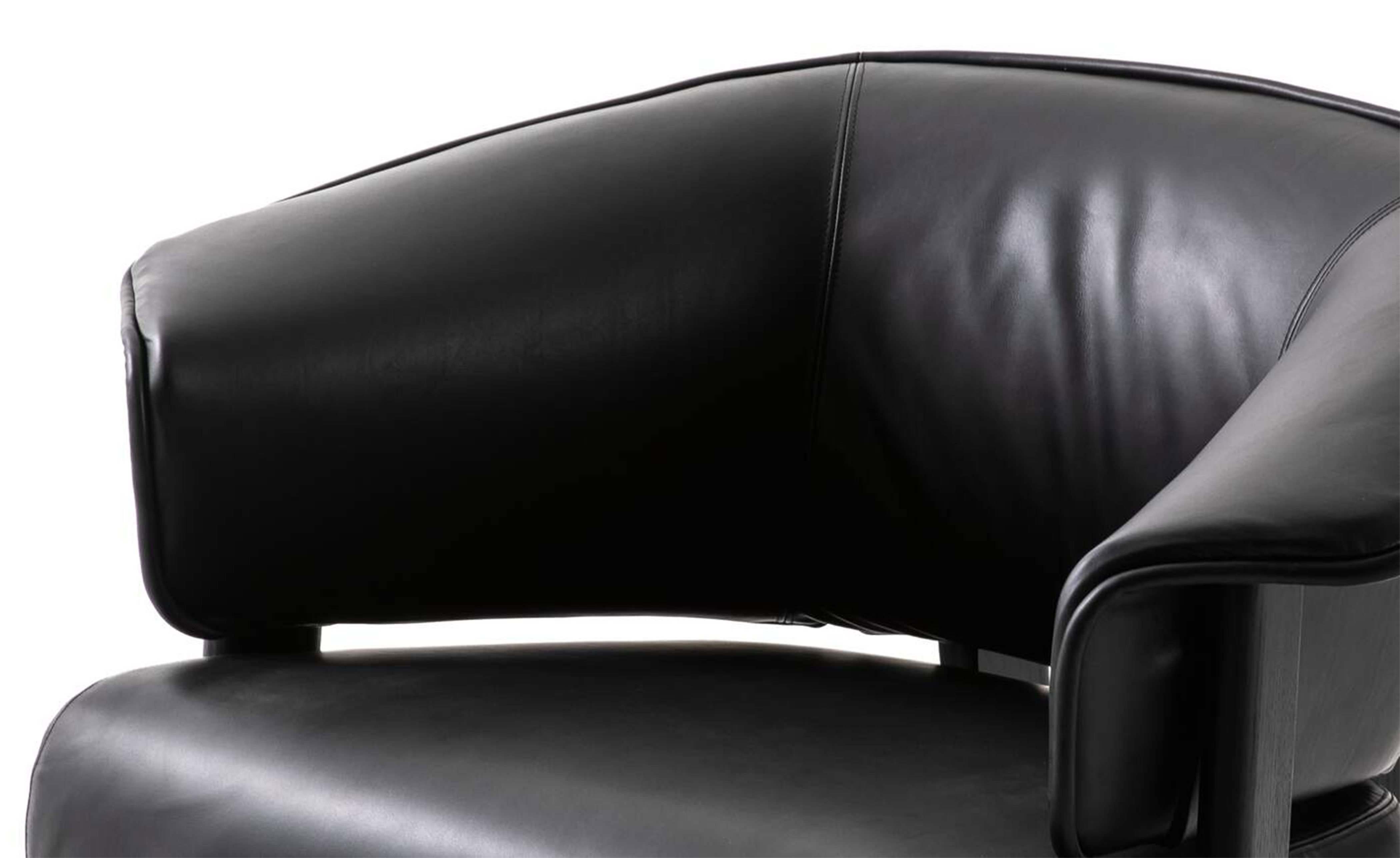 Back-Wing Lounge