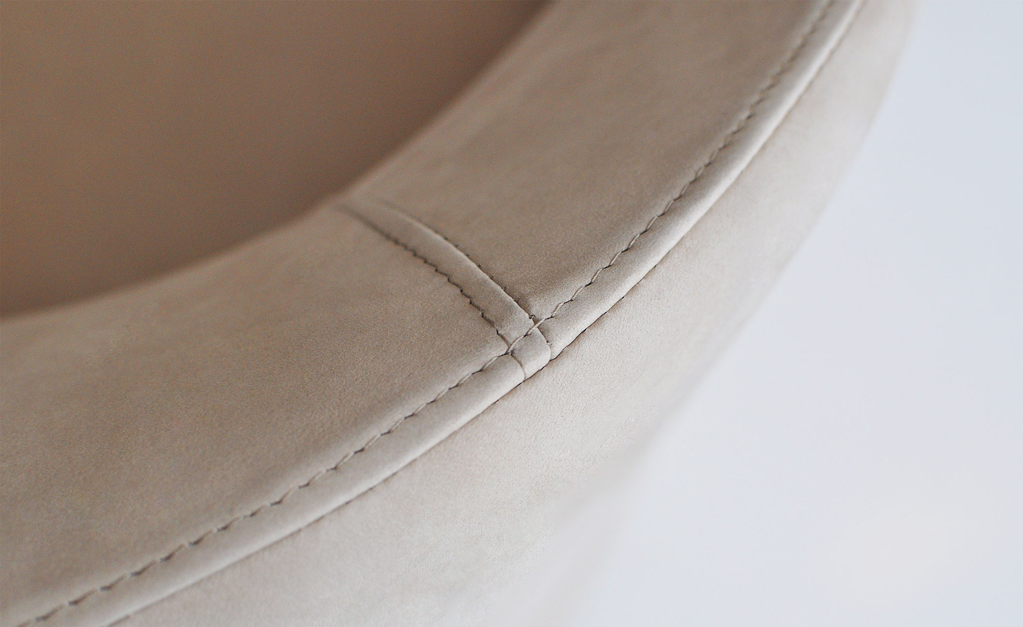 bensen u turn club chair