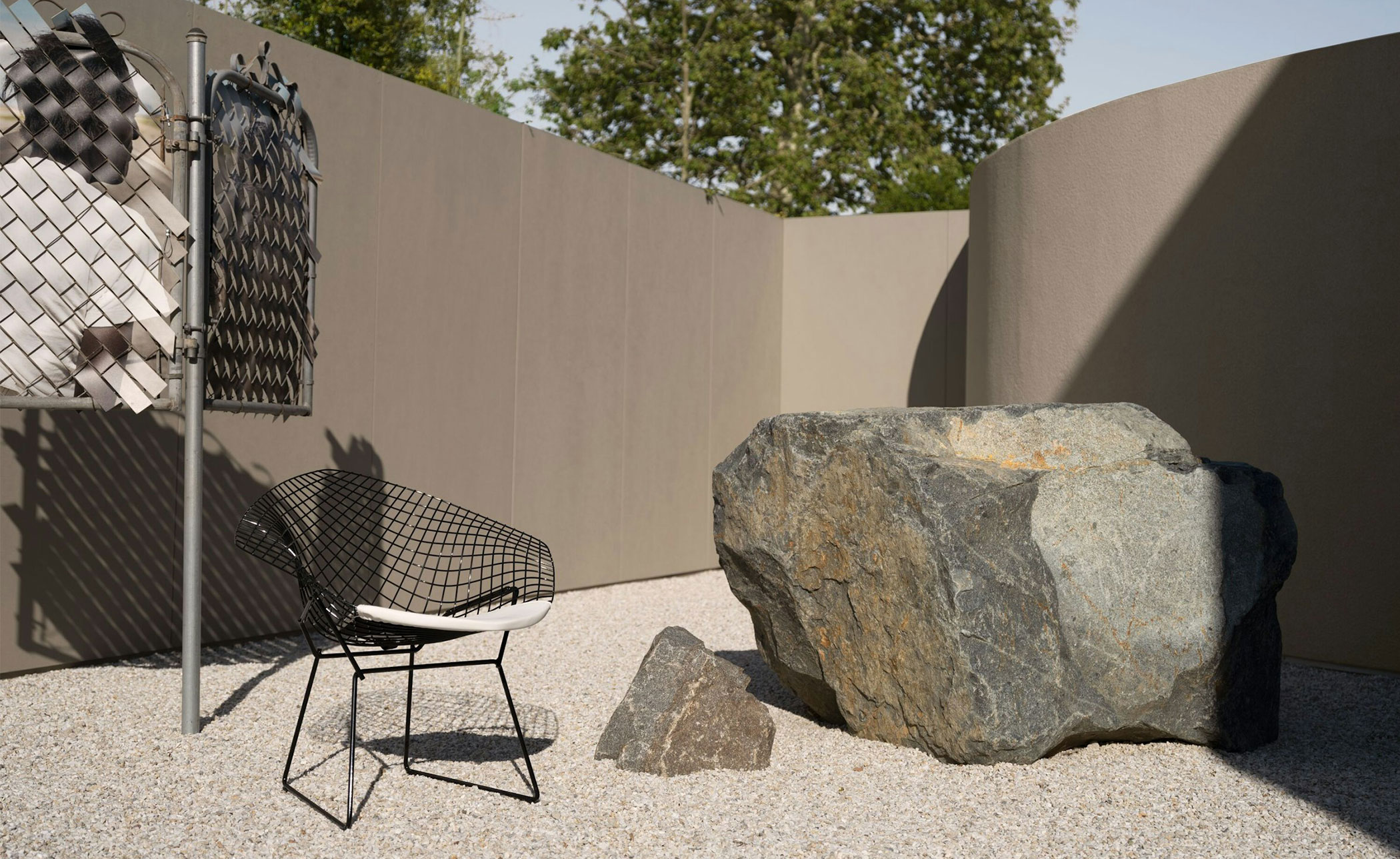 bertoia small diamond chair with seat cushion