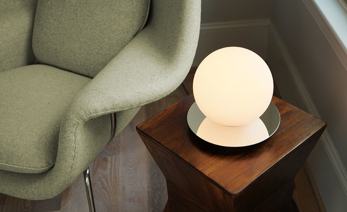 bola sphere table lamp