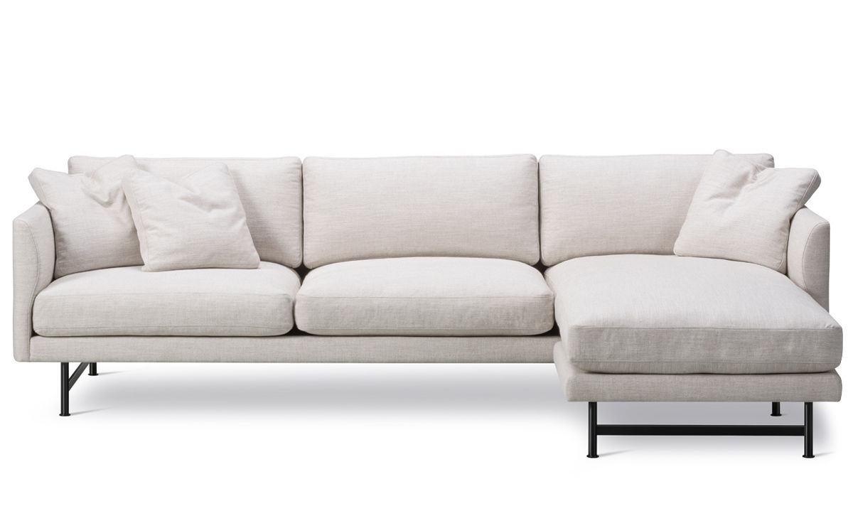 calmo 80 three seat sofa with chaise & metal base