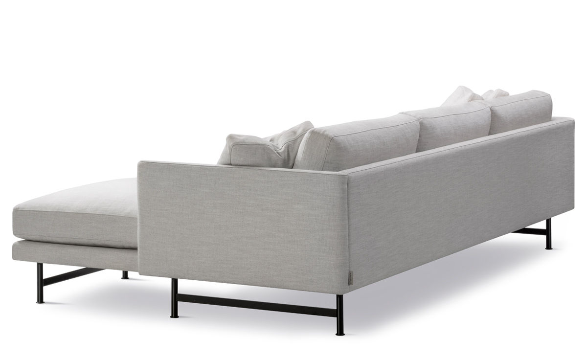 calmo 80 three seat sofa with chaise & metal base