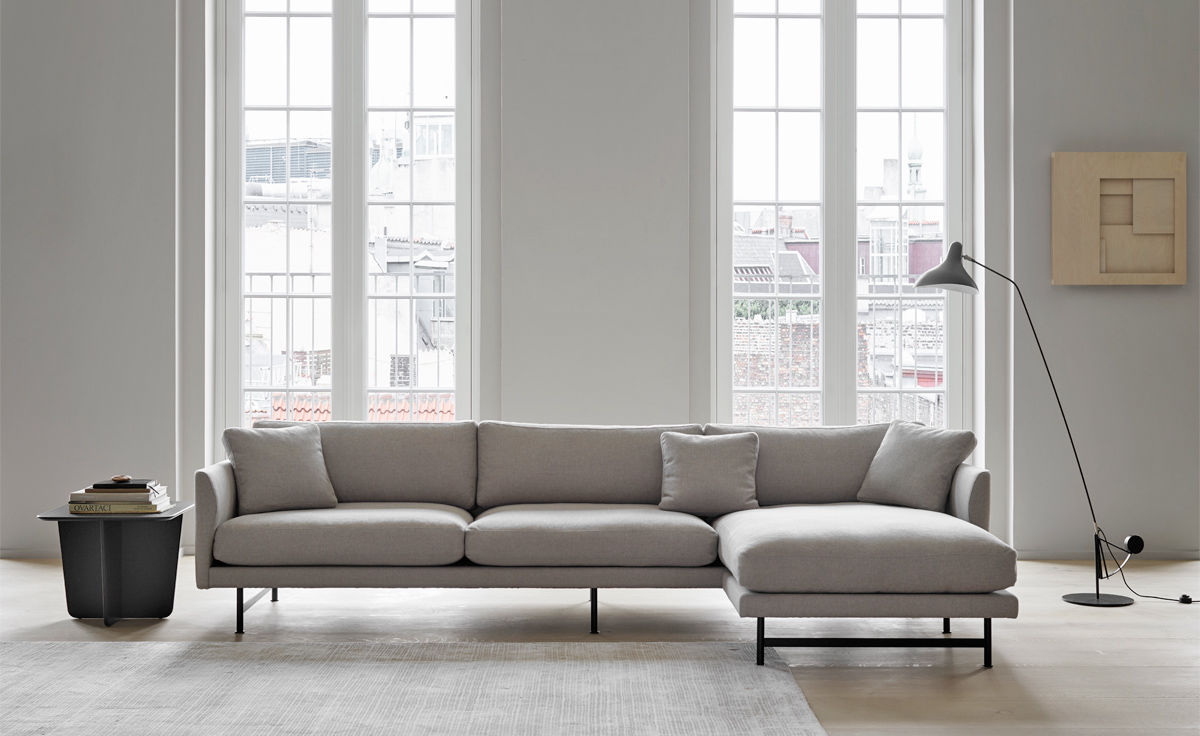 calmo 80 three seat sofa with chaise & metal base