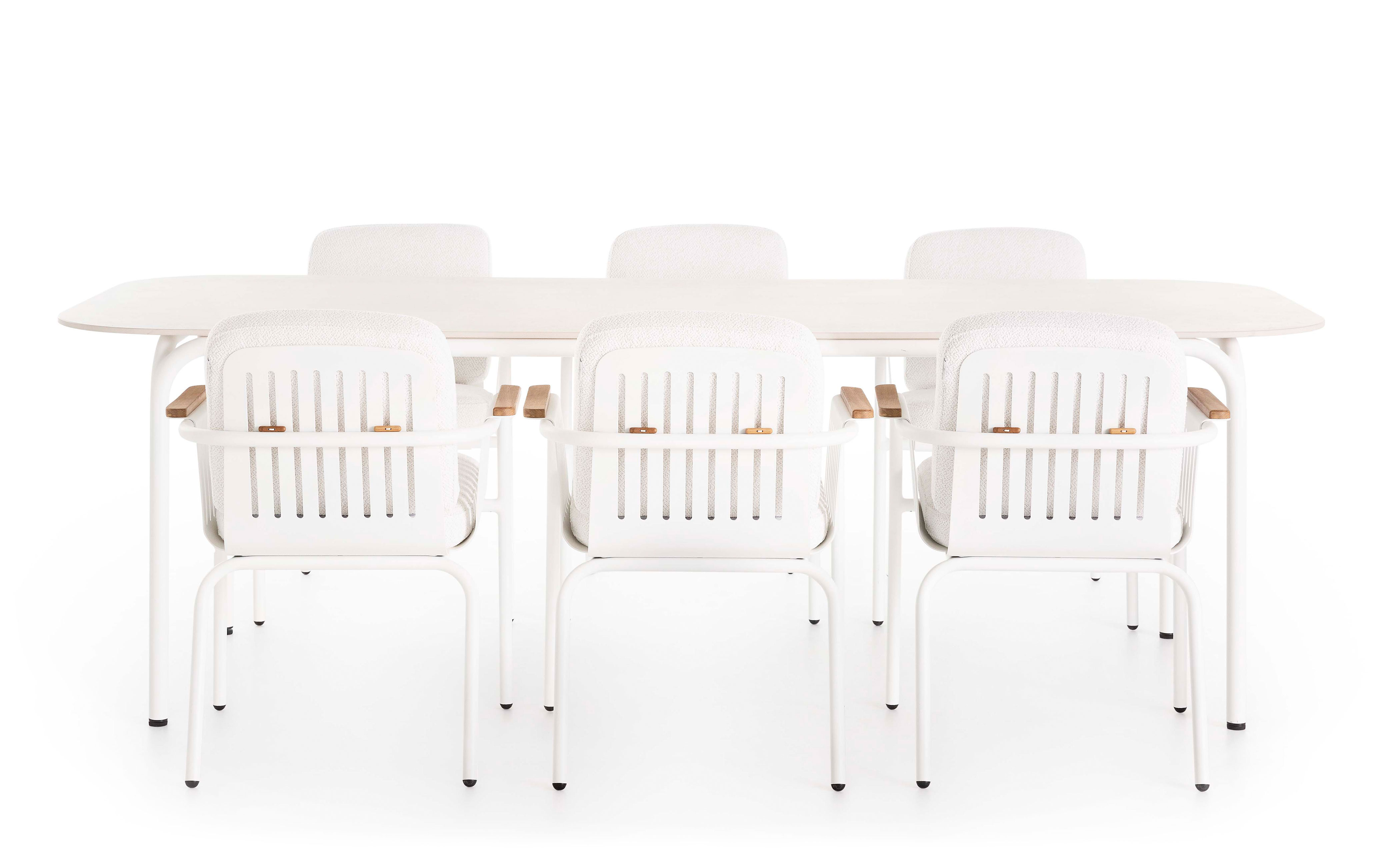 Capa Dining Table