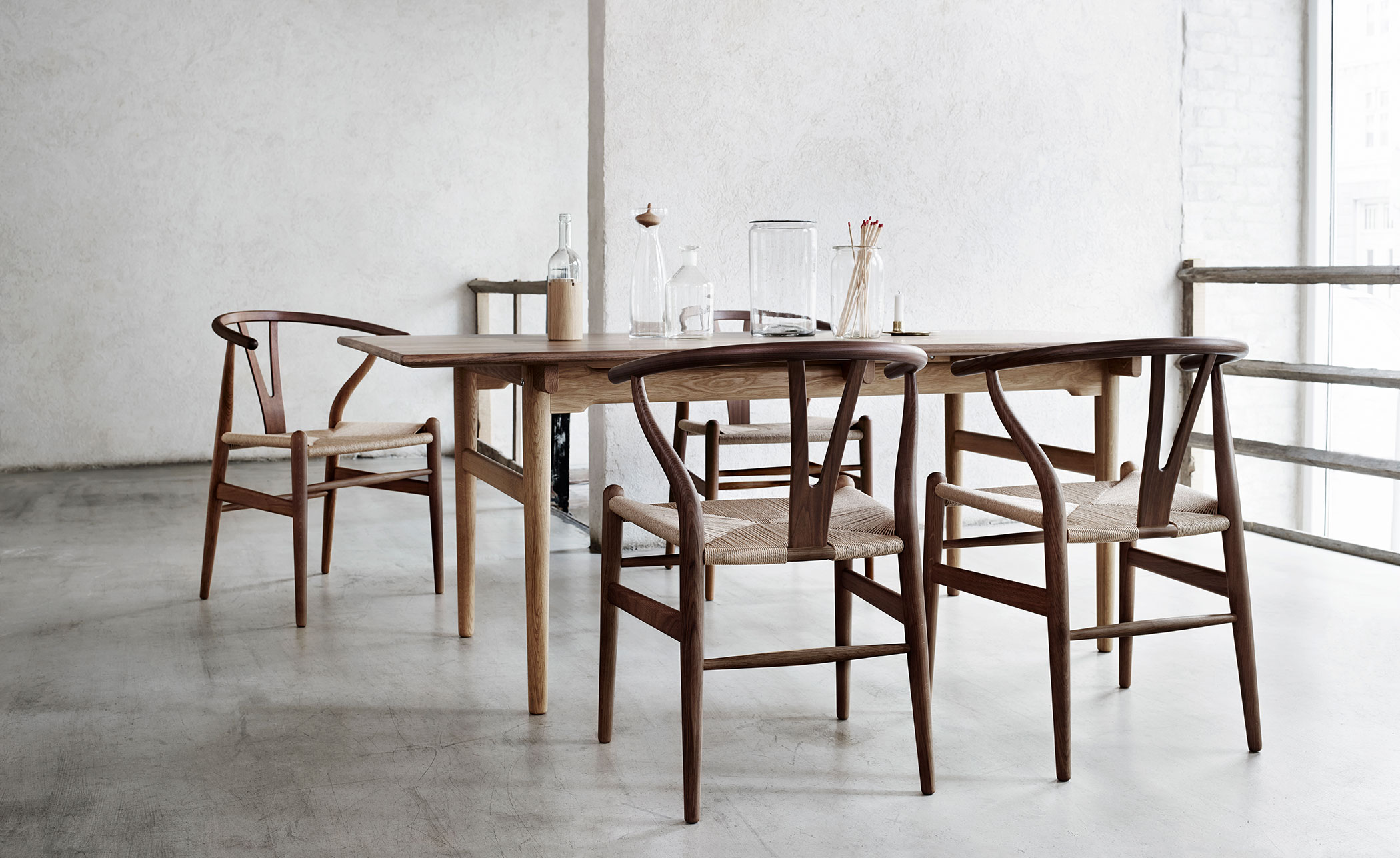 CH327 Dining Table