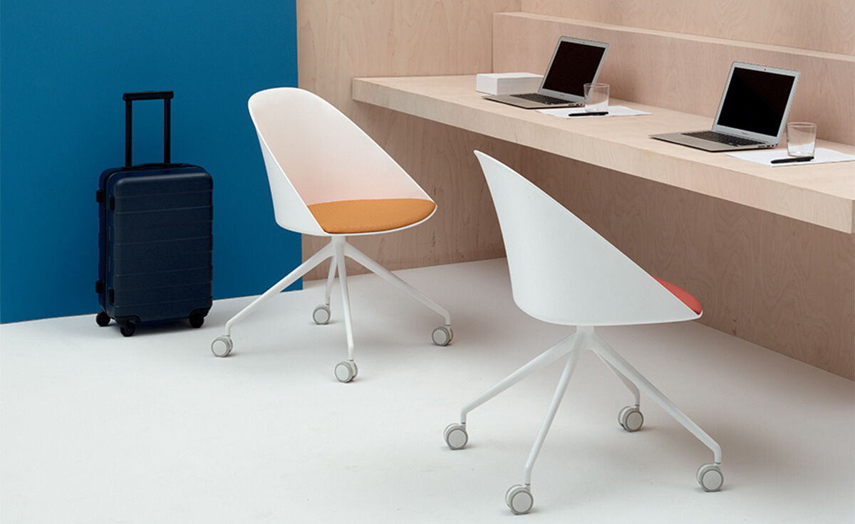 cila polypropylene chair with trestle base