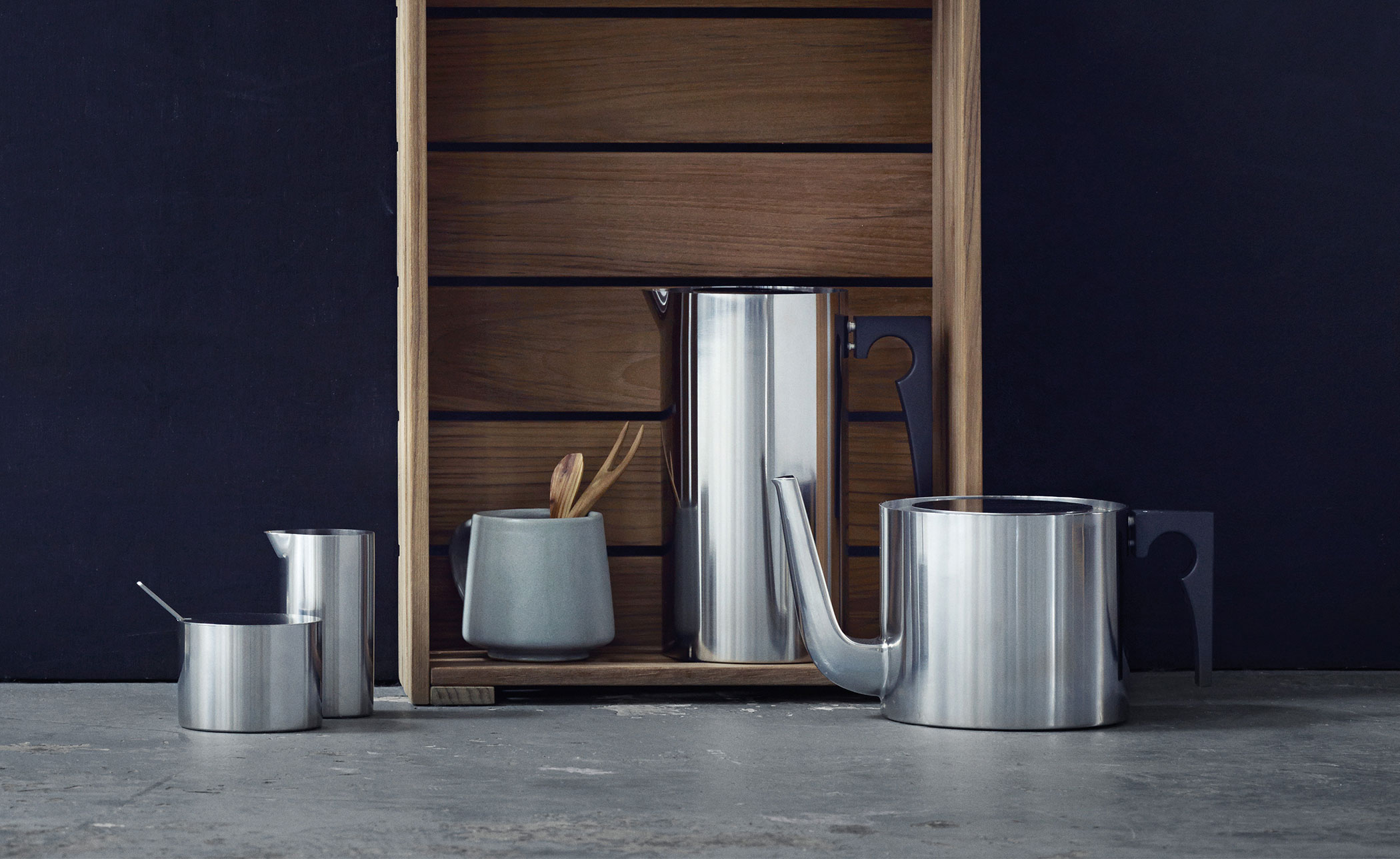 Cylinda Line Serving Jug with Ice Lip