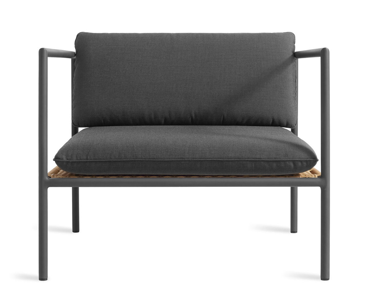 dog days outdoor lounge chair