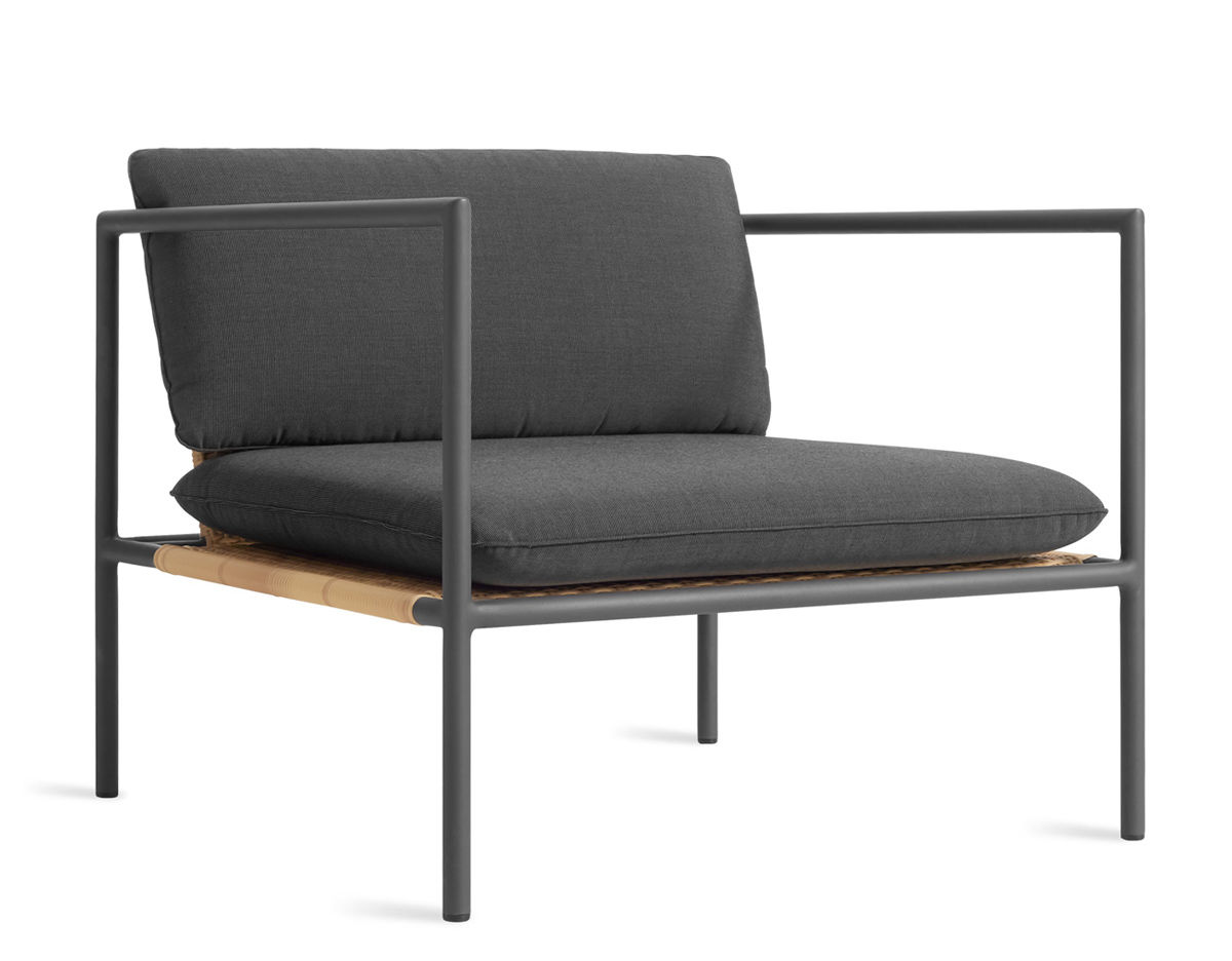 dog days outdoor lounge chair