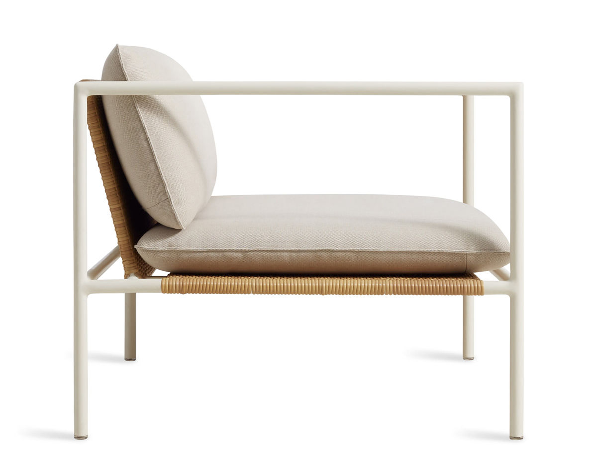dog days outdoor lounge chair