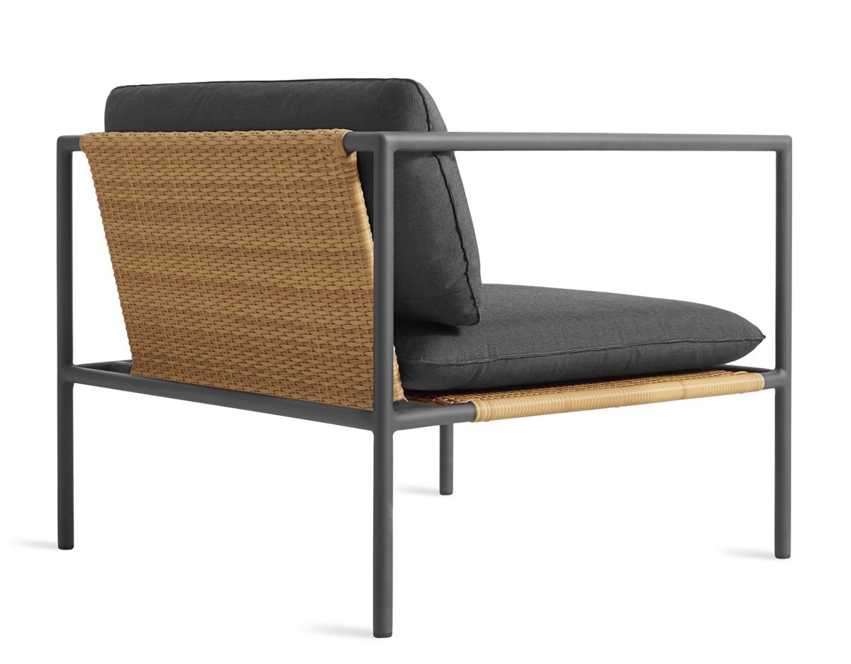 dog days outdoor lounge chair