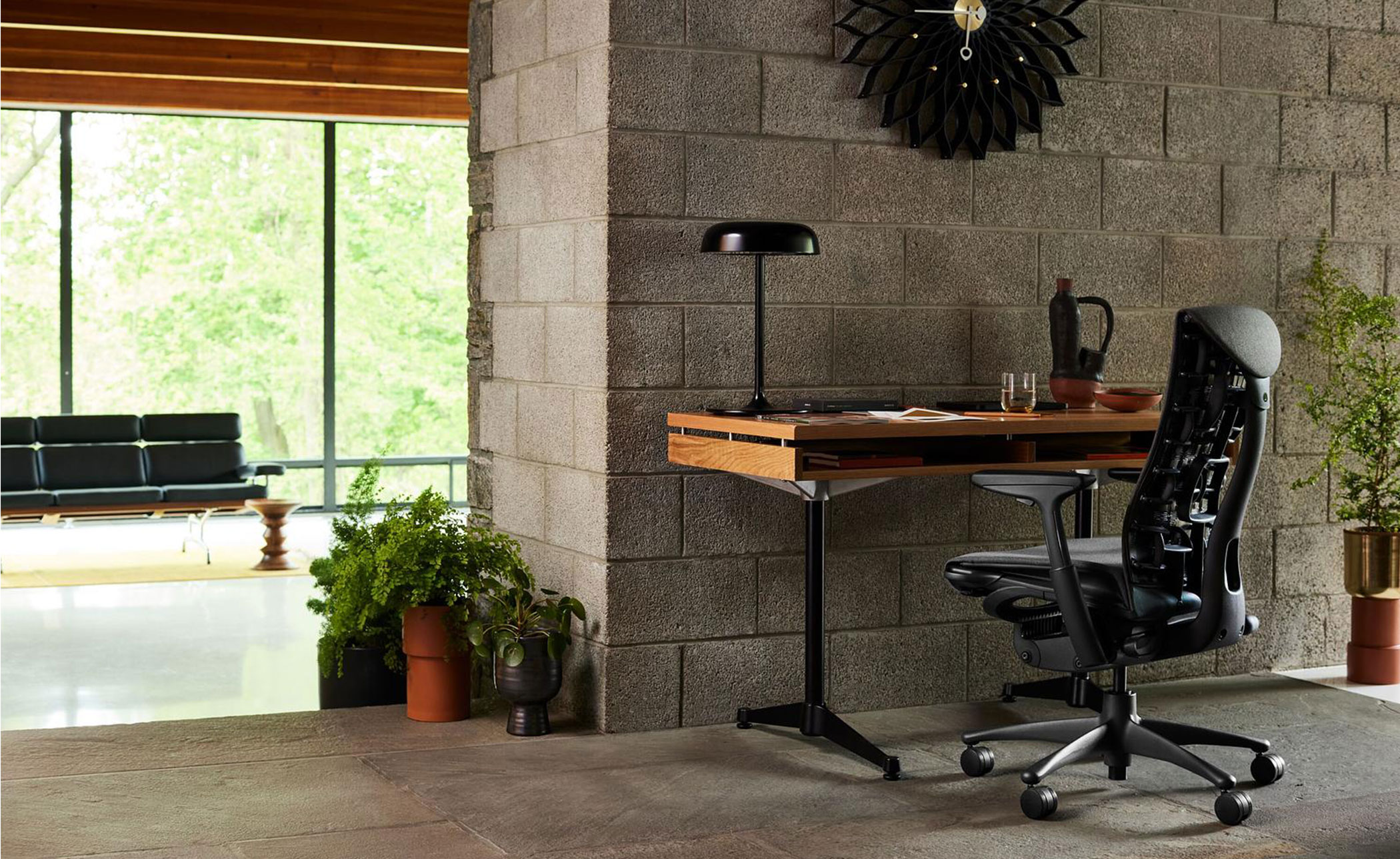 eames® 2500 series executive desk