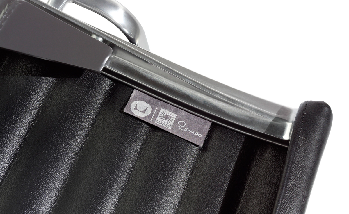 eames® aluminum group side chair