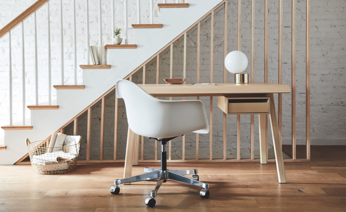 eames® armchair with task base
