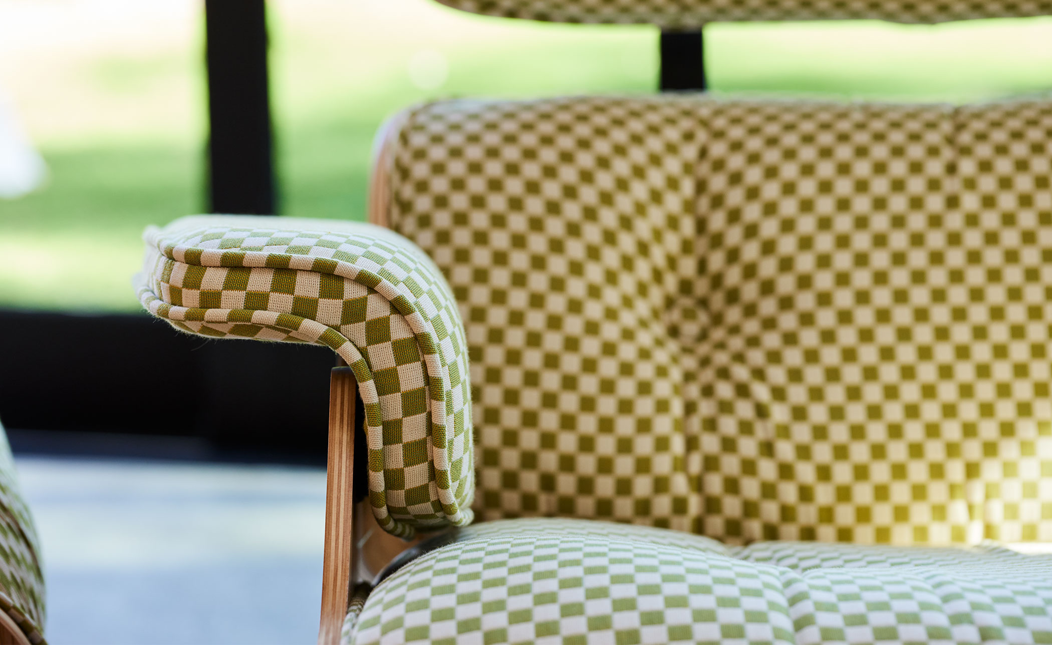 eames® lounge chair in fabric