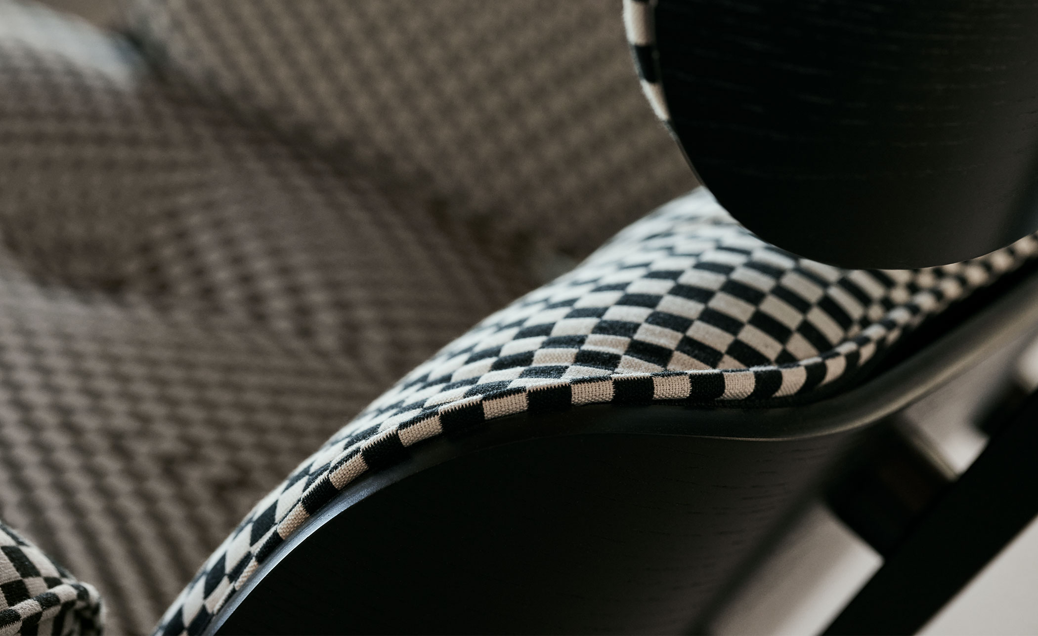 eames® lounge chair & ottoman in fabric