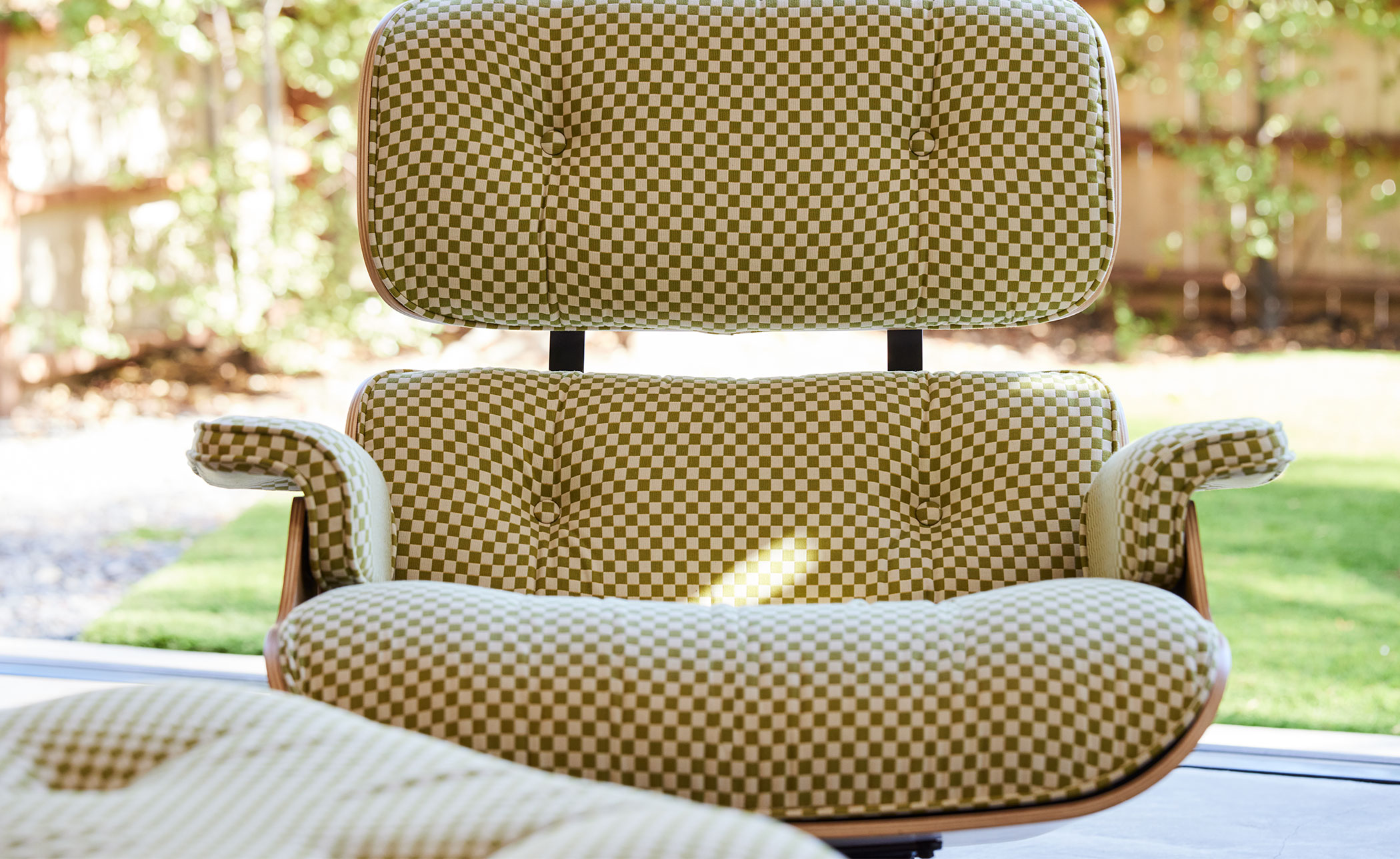 eames® lounge chair & ottoman in fabric