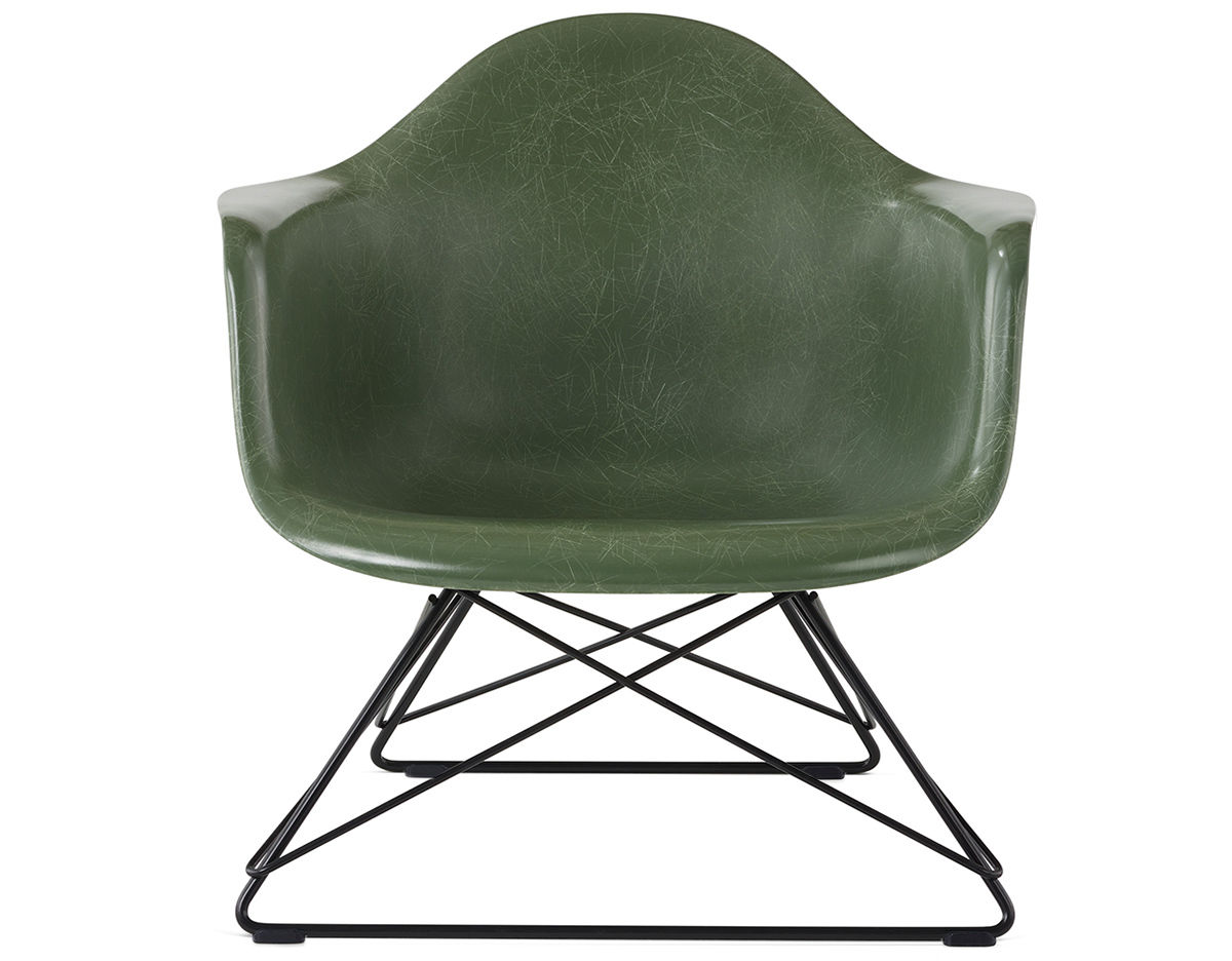 eames&reg; molded fiberglass armchair with low wire base