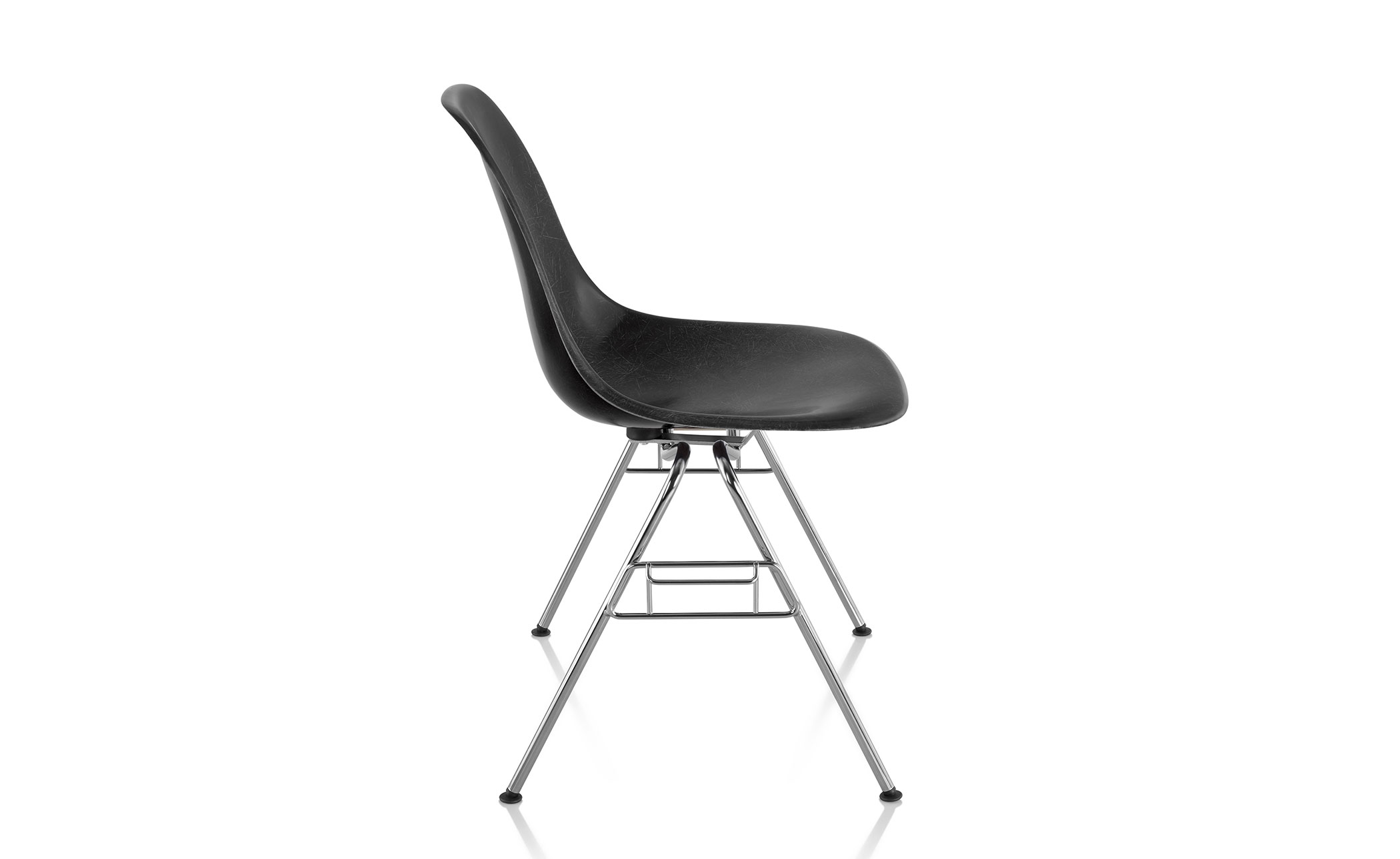 eames® molded fiberglass side chair with stacking base