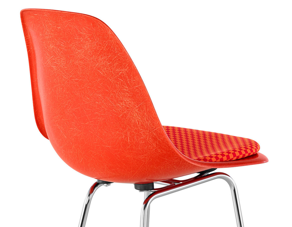 eames&reg; molded fiberglass stool with seat pad