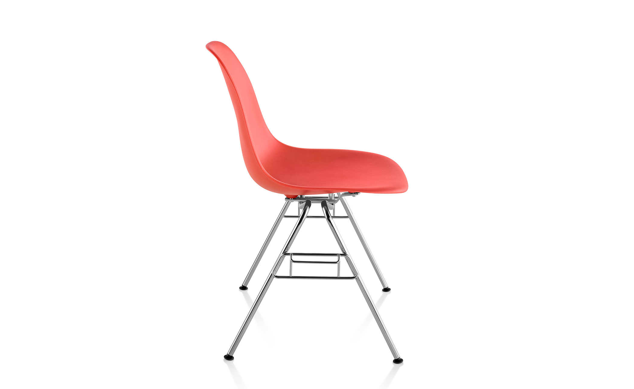 eames&reg; molded plastic side chair with stacking base
