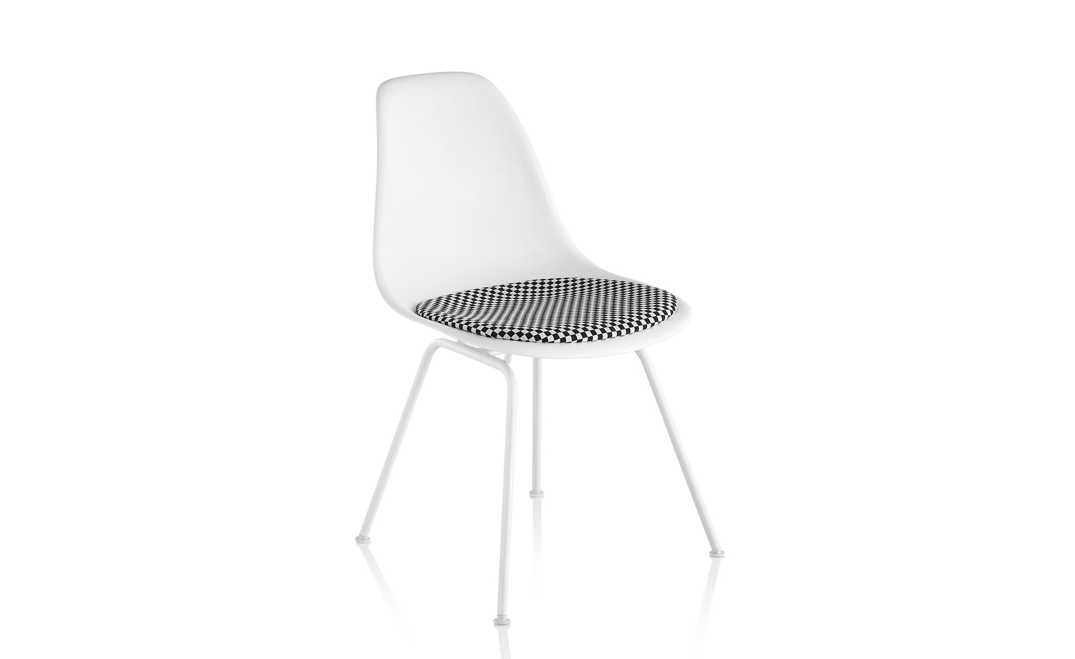 eames&reg; 4 leg base side chair with seat pad