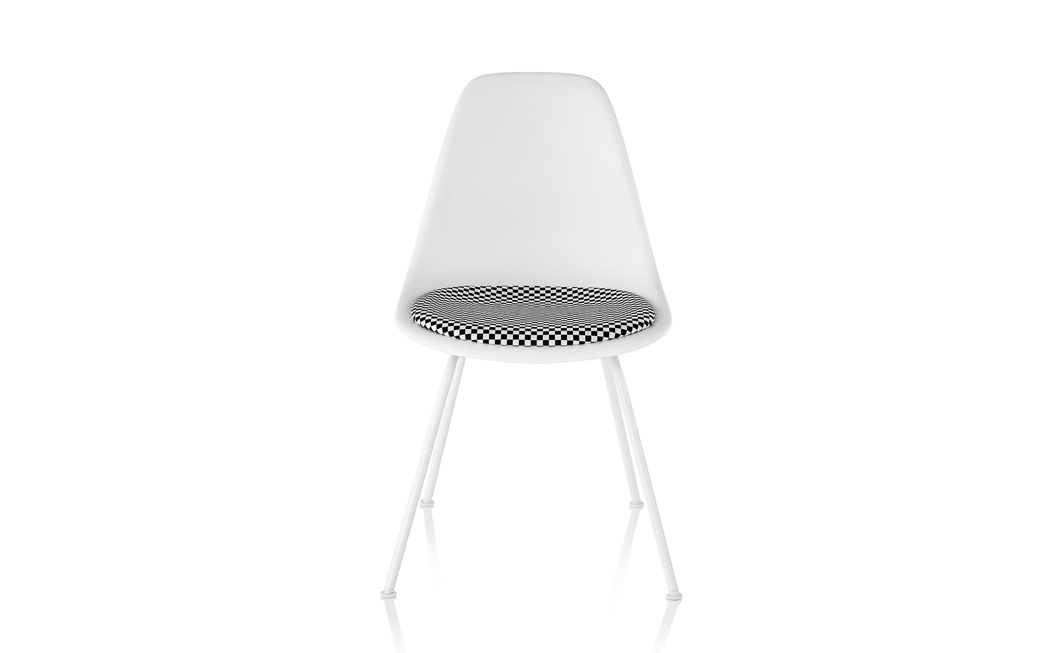 eames&reg; 4 leg base side chair with seat pad