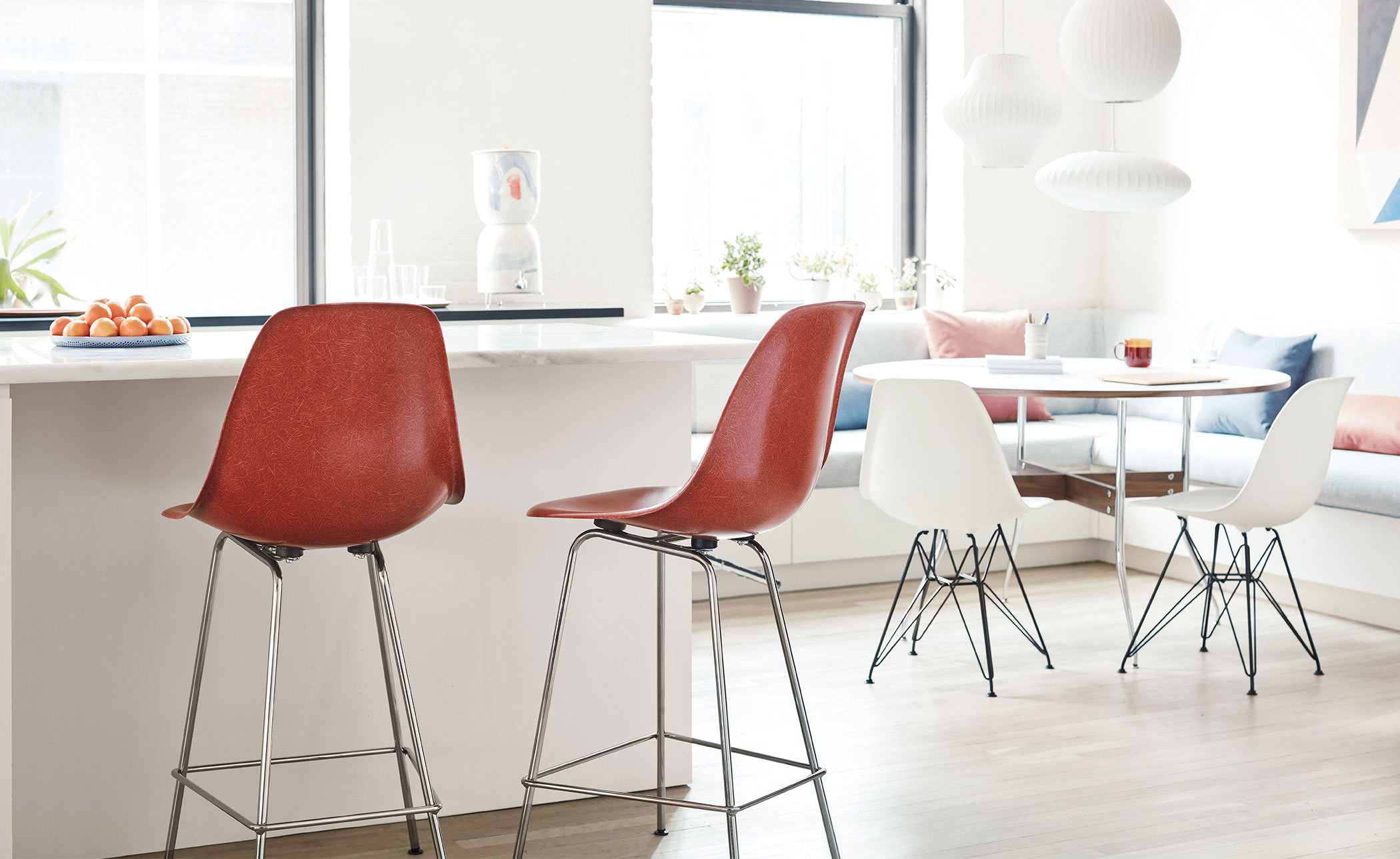 eames® molded plastic side chair with wire base