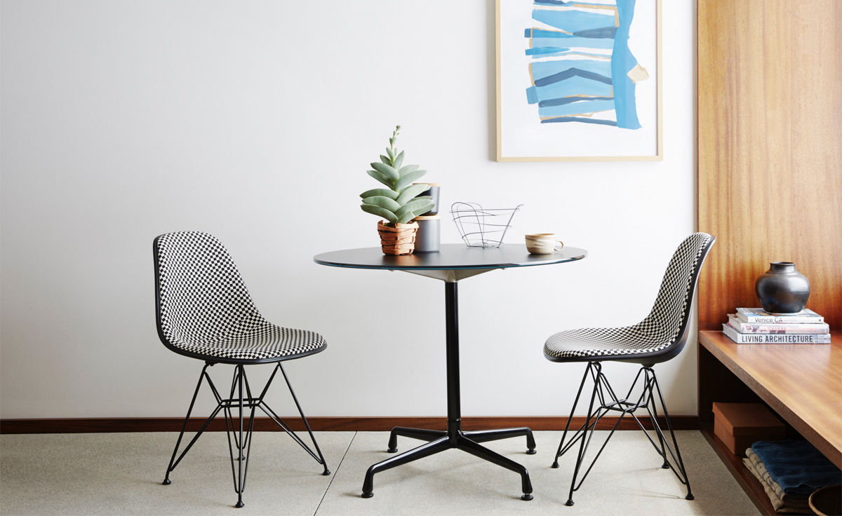 eames&reg; round table