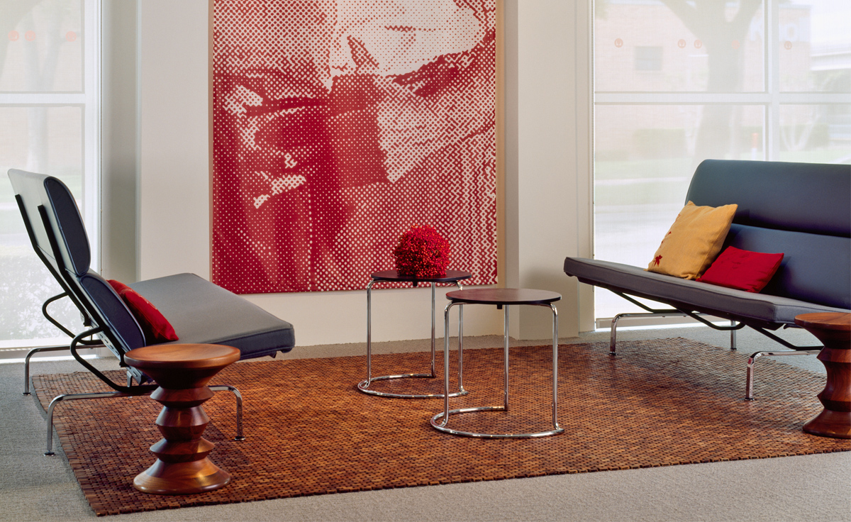 eames&reg; sofa compact