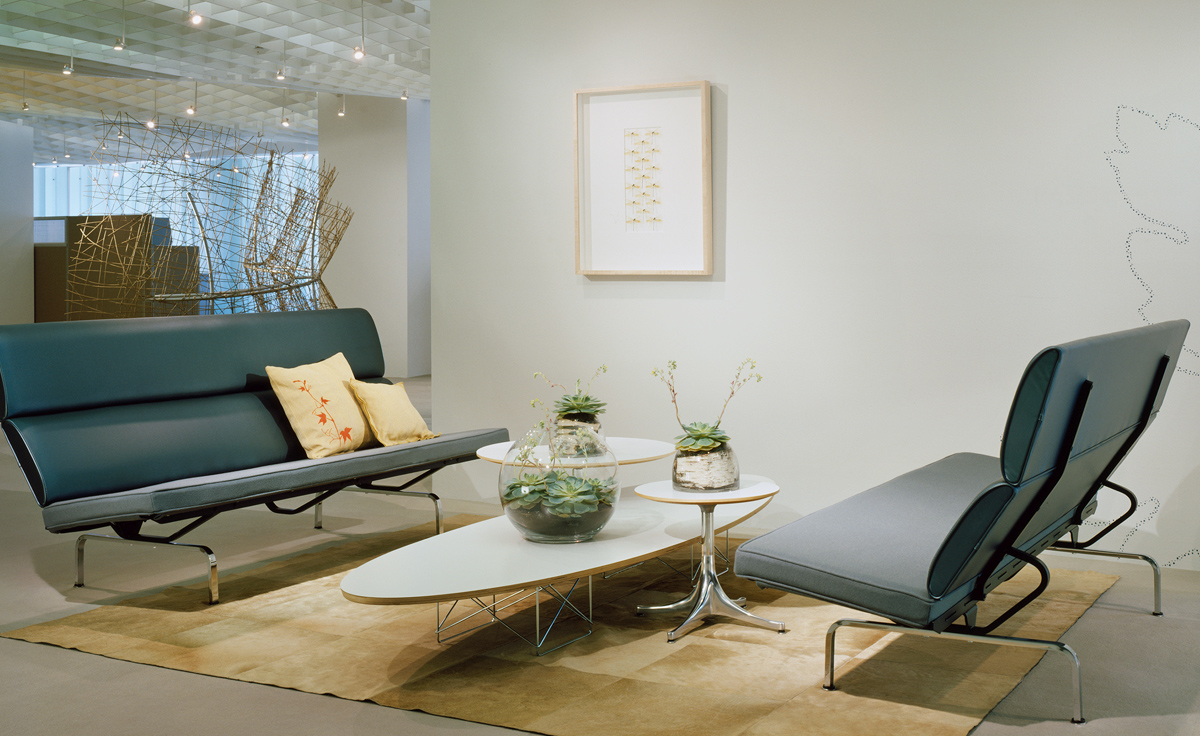 eames&reg; sofa compact