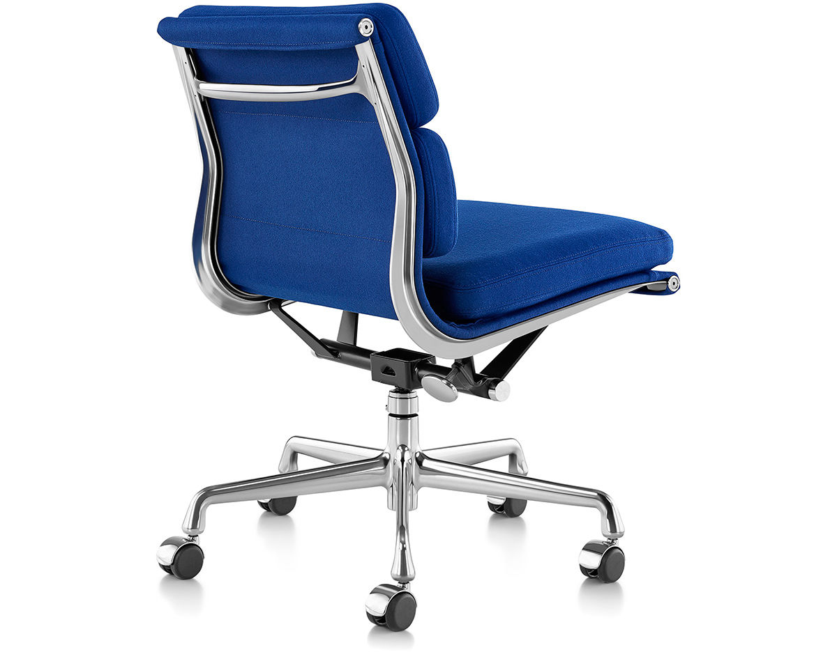 eames® soft pad group management chair with no arms
