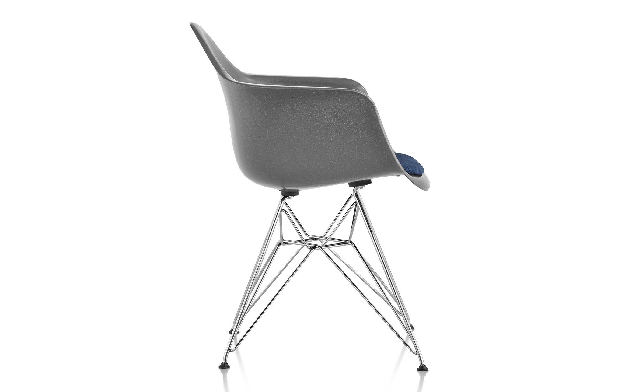 eames® wire base armchair with seat pad