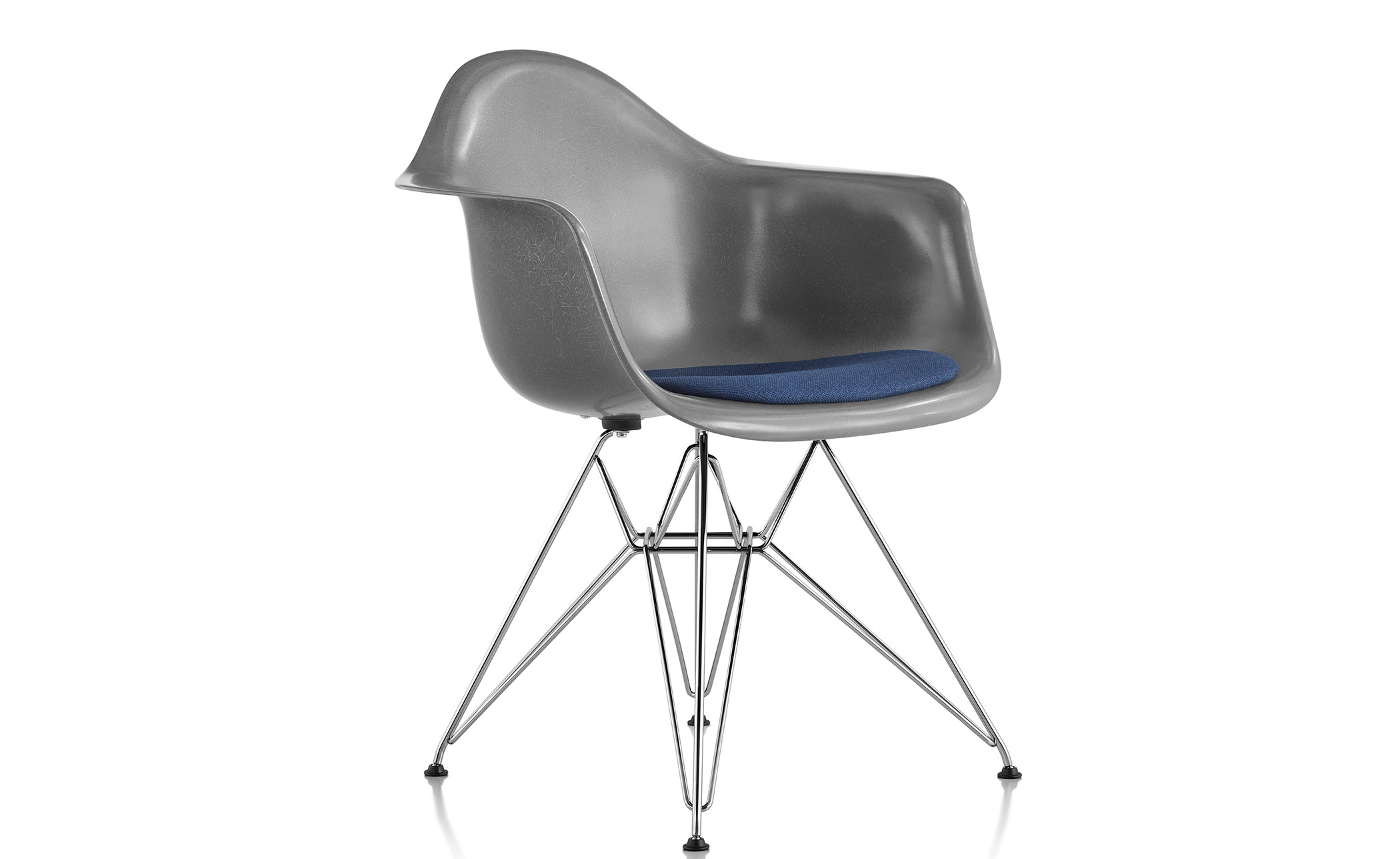 eames® wire base armchair with seat pad