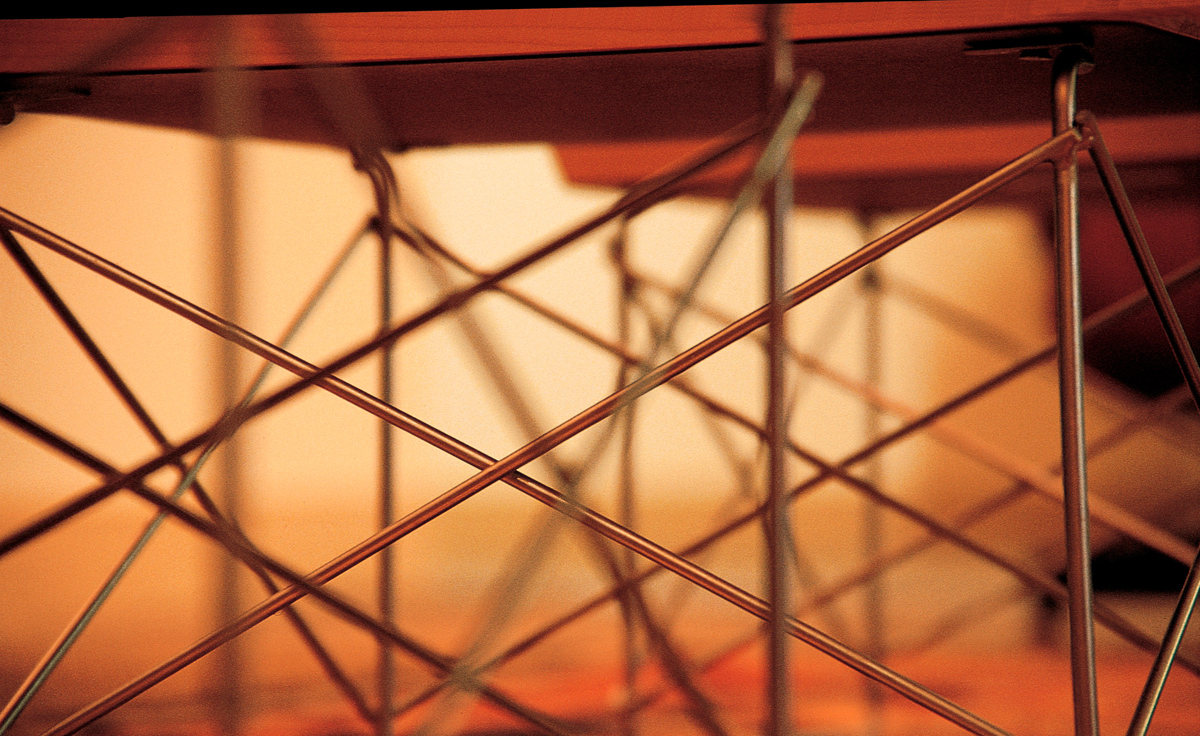 eames® wire base low table