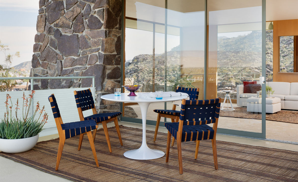 saarinen outdoor round dining table