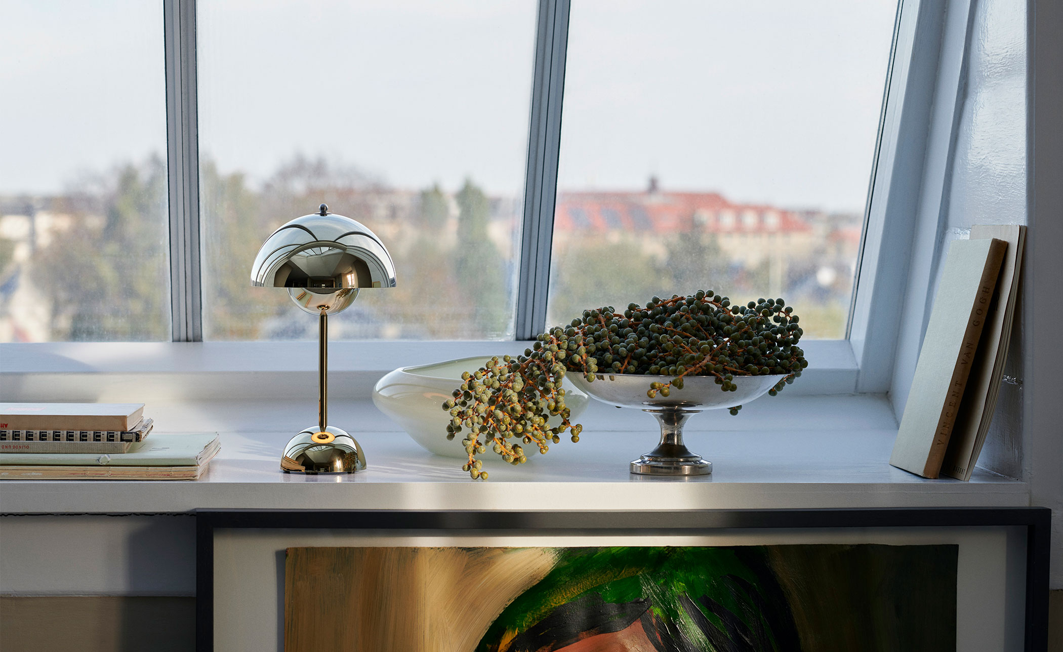 Flowerpot VP9 Portable Table Lamp