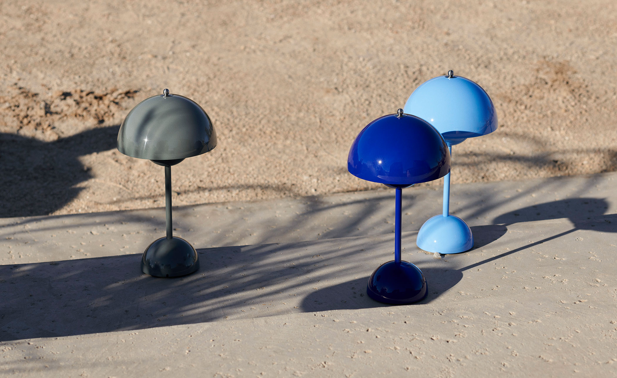 Flowerpot VP9 Portable Table Lamp
