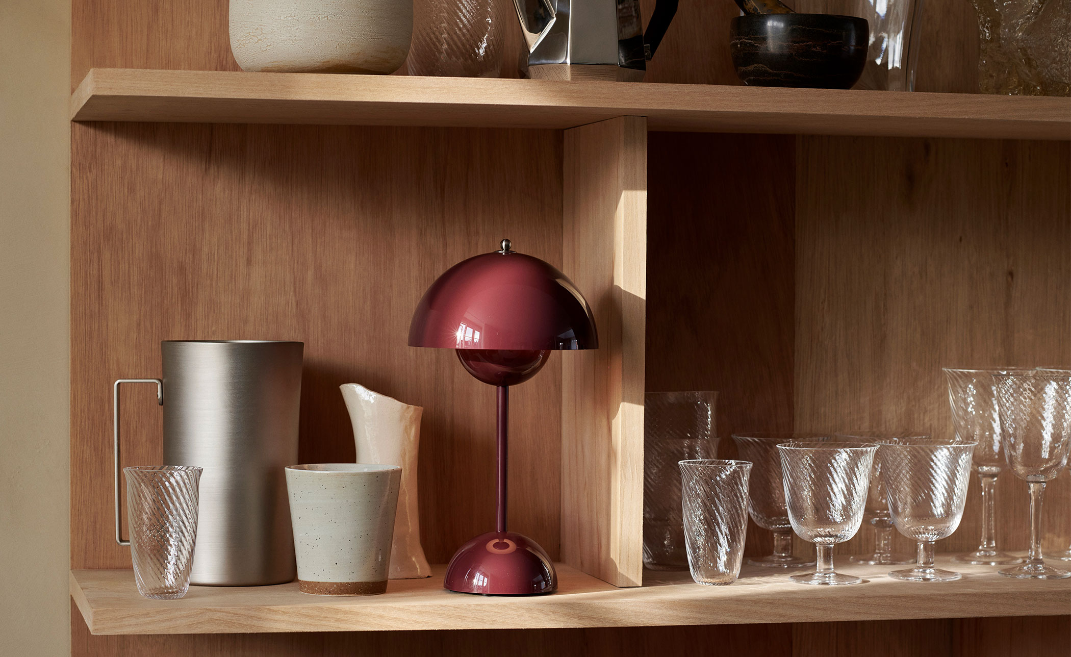 Flowerpot VP9 Portable Table Lamp