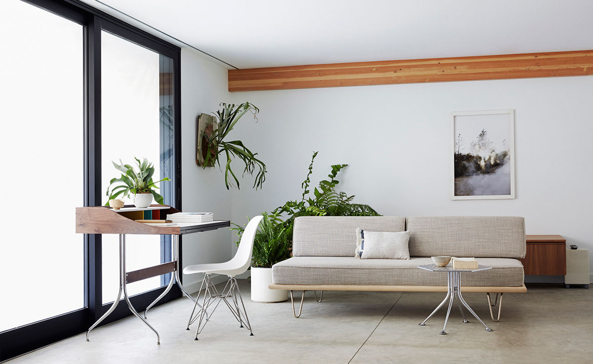 nelson™ daybed with two bolsters & hairpin legs